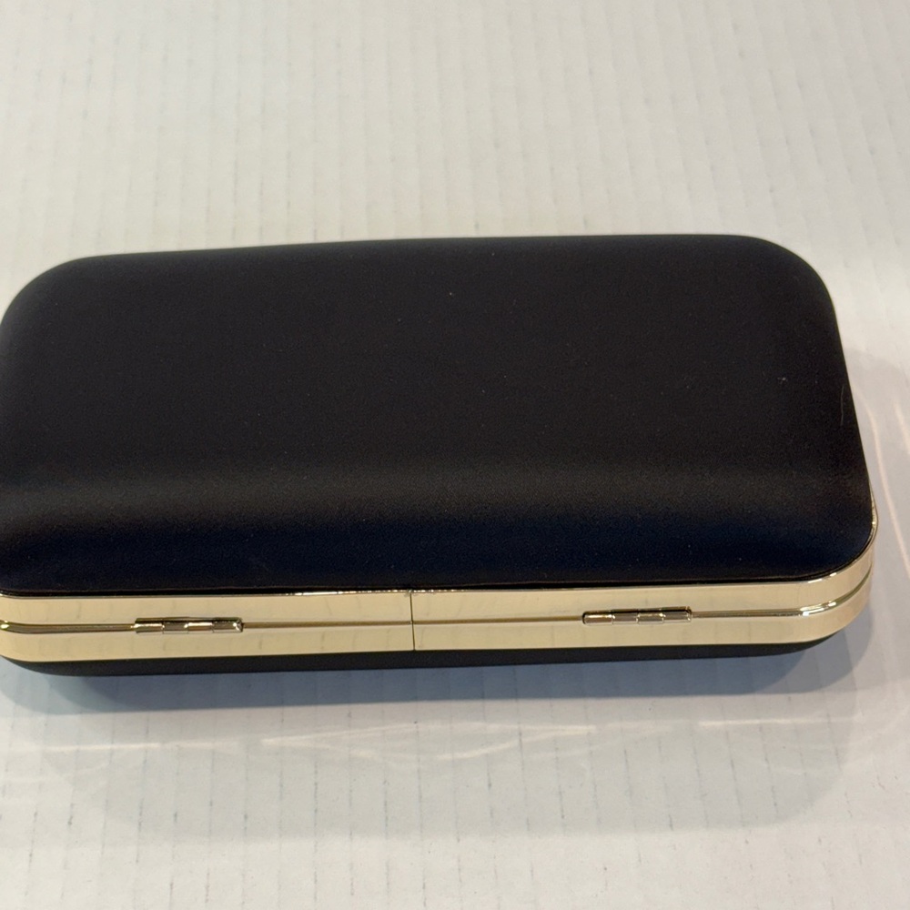 🆕 Giorgio Armani Parfums Black & Gold Clutch Case – Elegant Display Piece 🆕 - Picture 11 of 16